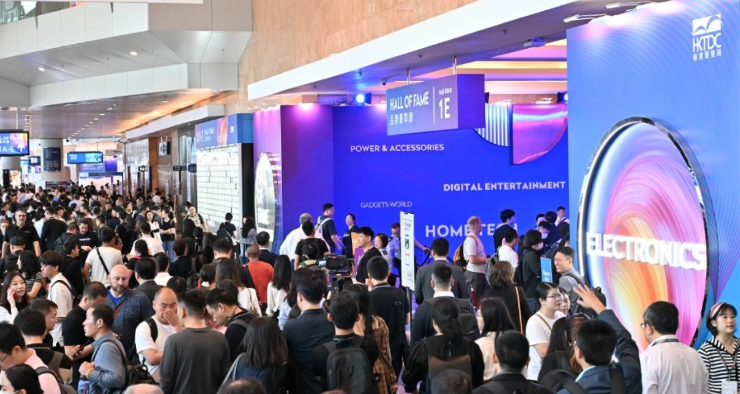 Busy crowd before Hall of Fame fair at HKTDC EFSE 2025